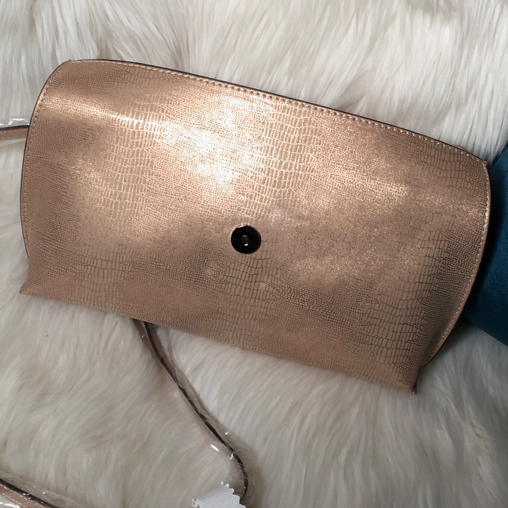 NWT Francesca's Mazikeen Rose Gold Snake Crossbody - Picture 5 of 6